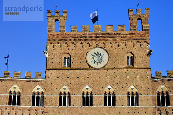 Fassade des Palazzo Pubblico  Rathaus  an der Piazza del Campo  Siena  Provinz Siena  Toskana  Italien  Europa