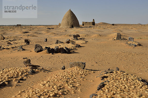 Mausoleum mit Kuppeldach  sogenannte Qubba  Alt Dunqula  asch-Schamaliyya  Nubien  Sudan  Afrika