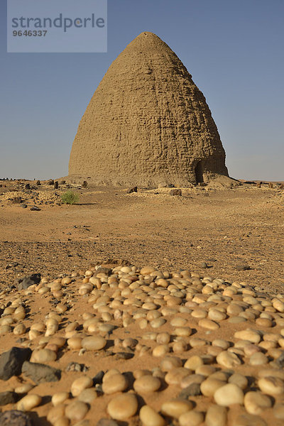 Mausoleum mit Kuppeldach  sogenannte Qubba  Alt Dunqula  asch-Schamaliyya  Nubien  Sudan  Afrika