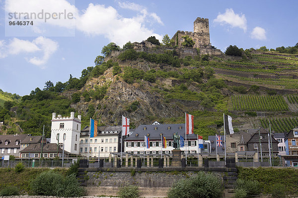 Kaub hinten Burg Gutenfels  UNESCO Weltkulturerbe Oberes Mittelrheintal  bei St. Goarshausen  Rheinland-Pfalz  Deutschland  Europa