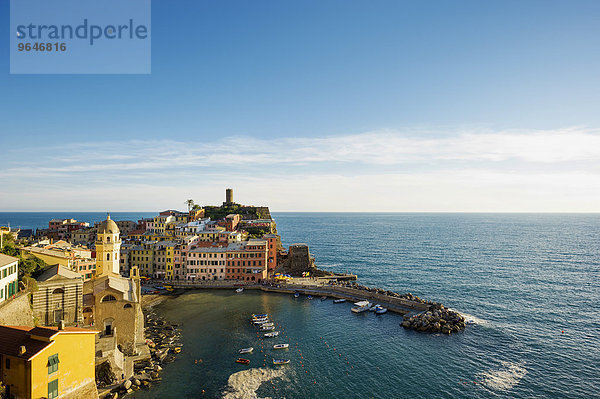 Bunte Häuser am Meer  Vernazza  Cinque Terre  UNESCO Welterbe  Provinz La Spezia  Ligurien  Italien  Europa