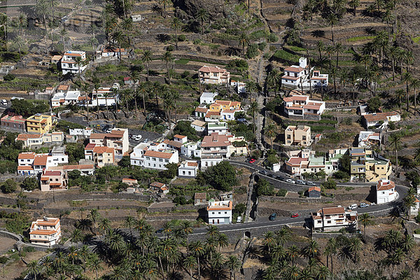 Ausblick vom Mirador Cesar Manrique auf Terrassenfelder und Häuser von Los Reyes  Valle Gran Rey  La Gomera  Kanarische Inseln  Spanien  Europa