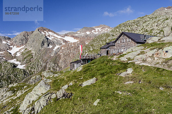 Magdeburgerhütte  hinten die Schneespitz  links die Aglsspitz  Innerpflersch  Wipptal  Brenner  Eisacktal  Südtirol  Trentino-Südtirol  Italien  Europa