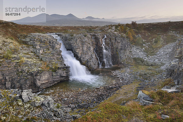 Wasserfall Storulfossen vom Fluss Store Ula im Rondane Nationalpark  Otta  Norwegen  Europa