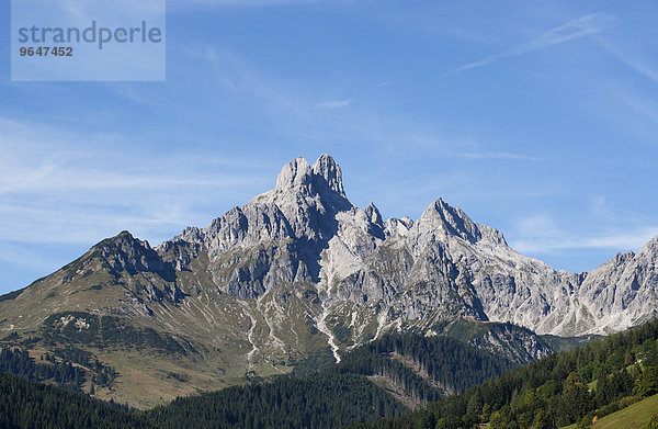 Ausblick von Filzmoos zur Bischofsmütze  Gosaukamm  Dachsteinmassiv  Filzmoos  Land Salzburg  Österreich  Europa