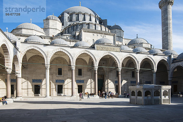 Innenhof  Süleymaniye-Moschee oder Süleymaniye Camii  1550-1558  europäischer Teil  Istanbul  Türkei  Asien