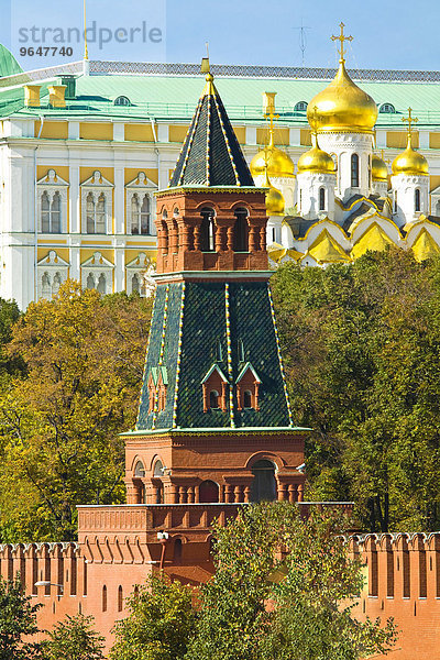 Zweiter namenloser Turm und Mariä-Verkündigungs-Kathedrale  Moskau  Russland  Europa