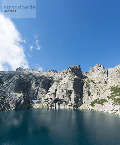 Bergsee Lac de Melo umgeben von Steilwänden  Quelle von dem Restonica Fluss  Restonica Hochtal  Corte  Département Haute-Corse  Korsika  Frankreich  Europa