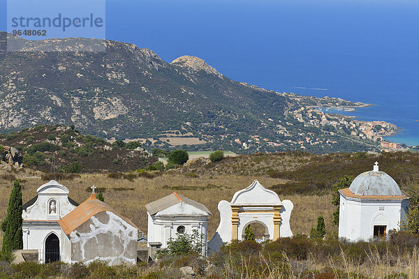 Grabmale mit Meerblick  bei Calvi  Balagne  Haute-Corse  Korsika  Frankreich  Europa