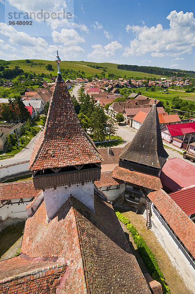 Ausblick von der siebenbürgisch-sächsischen Kirchenburg Homorod  UNESCO Weltkulturerbe  Homorod  Rumänien  Europa
