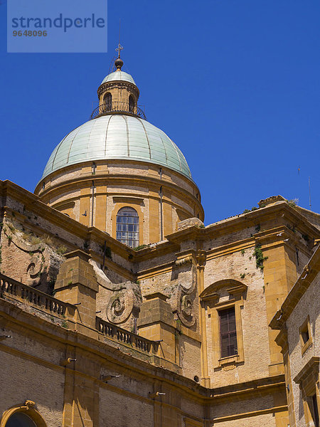 Die Kathedrale von Piazza Armerina an der Piazza Duomo  Piazza Armerina  Provinz Enna  Sizilien  Italien  Europa