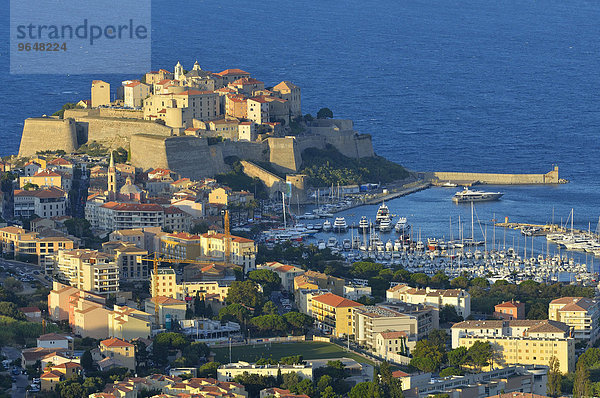 Die Stadt Calvi mit Zitadelle und Yachthafen  Haute-Corse  Korsika  Frankreich  Europa