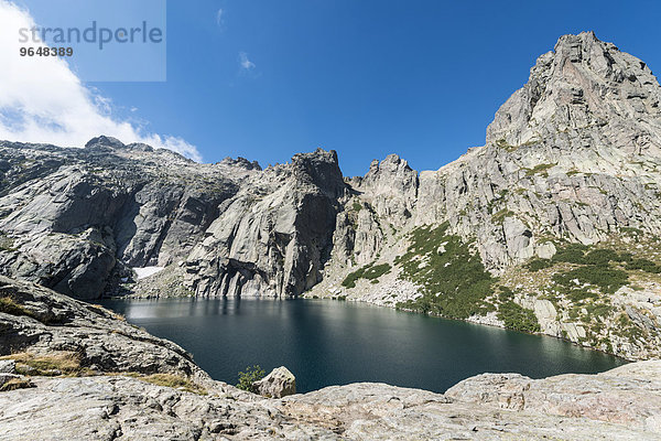 Bergsee Lac de Melo umgeben von Steilwänden  Quelle von dem Restonica Fluss  Restonica Hochtal  Corte  Département Haute-Corse  Korsika  Frankreich  Europa