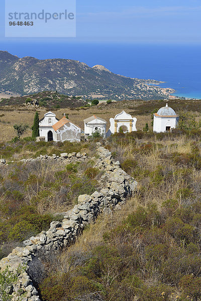 Grabmale mit Meerblick  bei Calvi  Balagne  Haute-Corse  Korsika  Frankreich  Europa