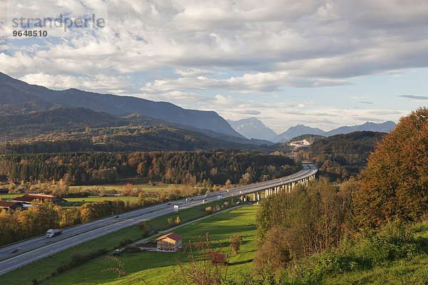 Autobahn A 95  bei Großweil  Oberbayern  Bayern  Deutschland  Europa