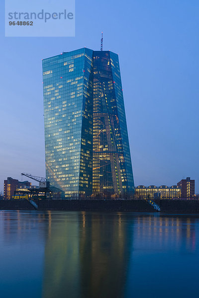 Die neue Europäische Zentralbank  EZB  zur blauen Stunde  Frankfurt am Main  Hessen  Deutschland  Europa