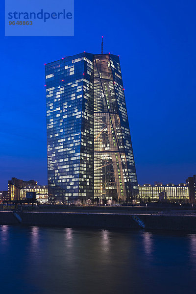 Die neue Europäische Zentralbank  EZB  zur blauen Stunde  Frankfurt am Main  Hessen  Deutschland  Europa