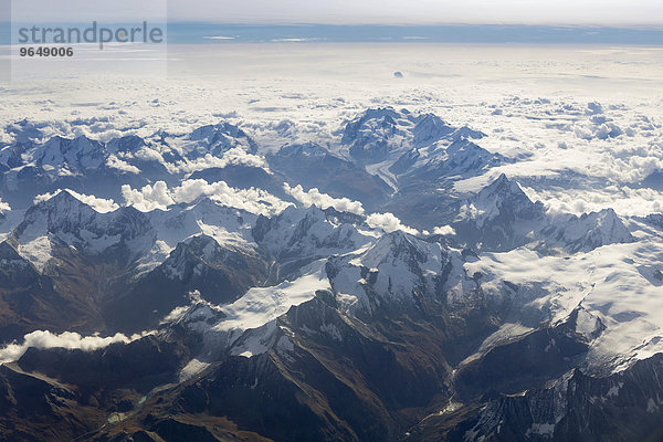 Luftaufnahme von den Walliser Alpen mit dem Matterhorn  der Dufourspitze  und der Monte Rosa  Walliser Alpen  Schweiz  Europa