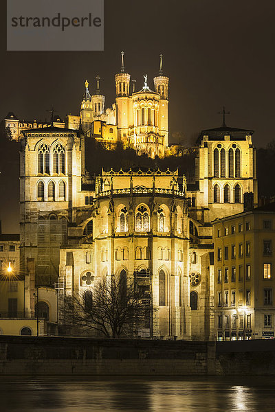 Basilika Notre-Dame de Fourvière bei Nacht  Lyon  Rhône-Alpes  Frankreich  Europa