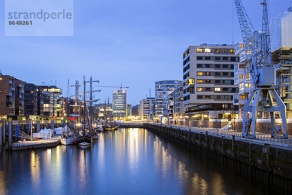 Büro- und Wohnhäuser am Kaiserkai  Museumshafen  Quartier Am Sandtorkai  Hafencity  Hamburg  Deutschland  Europa