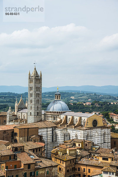 Altstadt mit dem Dom von Siena oder Cattedrale di Santa Maria Assunta  Siena  Toskana  Italien  Europa