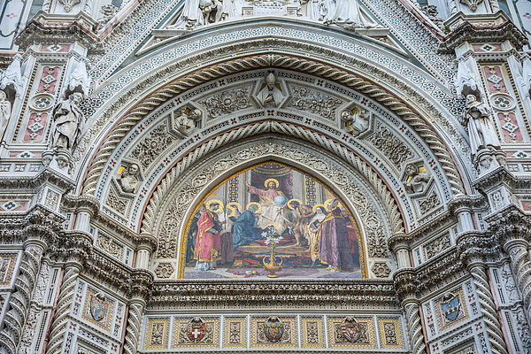 Mamor Fassade der Kathedrale  Dom von Florenz  Duomo Santa Maria del Fiore  UNESCO-Weltkulturerbe  Florenz  Toskana  Italien  Europa