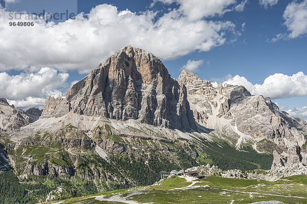 Tofana di Rozes  3225 m  vorn Bergstation Sessellift 5 Torri  Dolomiten  Cortina d'Ampezzo  Veneto  Italien  Europa