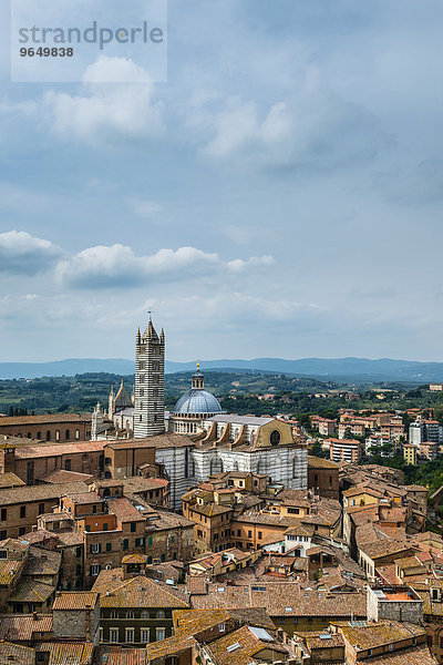Altstadt mit dem Dom von Siena oder Cattedrale di Santa Maria Assunta  Siena  Toskana  Italien  Europa