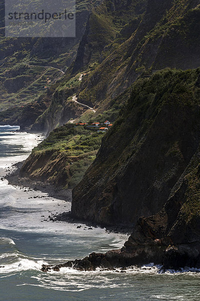 Die Steilküste im Norden von Madeira  bei Ponta Delgada  Madeira  Portugal  Europa