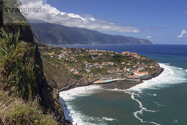 Ausblick auf Ponta Delgada und die Nordküste von Madeira  Madeira  Portugal  Europa