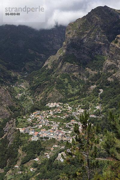 Ausblick vom Eira do Serrado auf Curral das Freiras  Madeira  Portugal  Europa