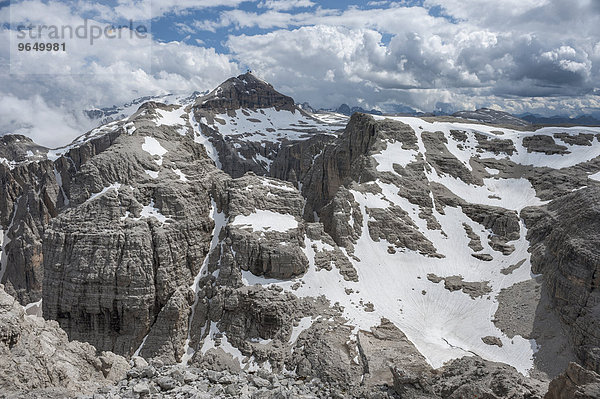 Felsplateau der Sella-Gruppe  hinten höchster Gipfel Piz Boè  Boespitze  3152 m  Ansicht vom Gipfel Cima Pisciadù  Dolomiten  Südtirol  Trentino-Alto Adige  Italien  Europa