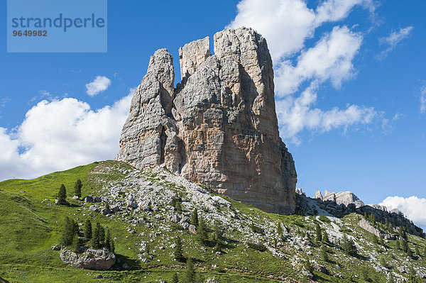 Torre Grande  2361 m  größter Gipfel der Felsformation Cinque Torri  Provinz Belluno  Venetien  Dolomiten  Cortina d'Ampezzo  Veneto  Italien  Europa