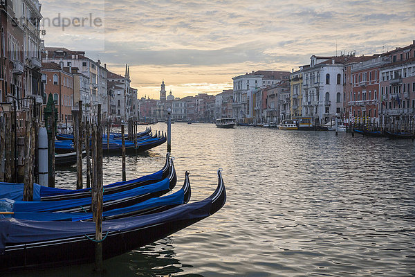 Gondeln  Canale Grande  Venedig  Italien  Europa