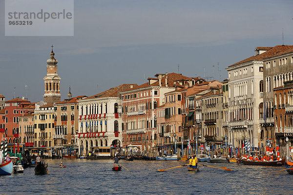 Canal Grande  Stadtviertel San Marco  bei der Rialto-Brücke  Venedig  Venetien  Italien  Europa
