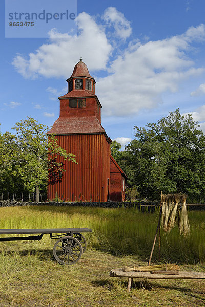 Hölzerne rote Seglora-Kirche oder Seglora kyrka  1729  Freilichtmuseum Skansen  Stockholm  Schweden  Europa