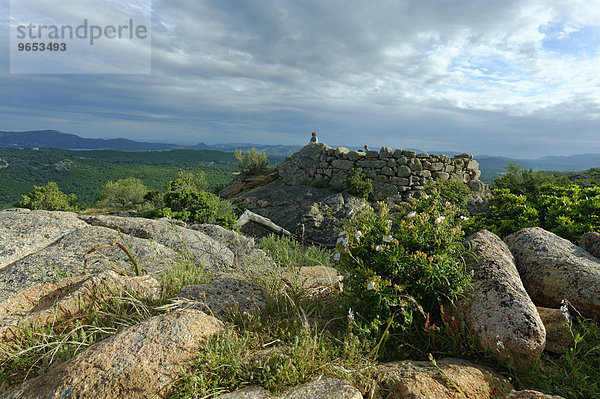 Castellu d?Arraggiu  auch d?Arraghiu  torreanisches Monument  Festung aus der Bronzezeit  bei La Trinité  Korsika  Frankreich  Europa