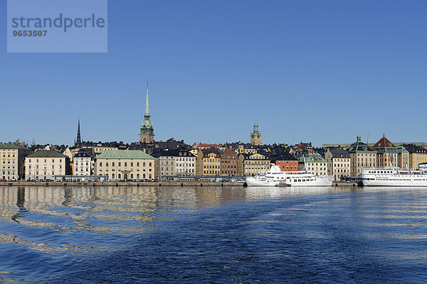 Häuser am Skeppsbron  Altstadt Gamla stan  vom Fährschiff aus  Stockholm  Schweden  Europa