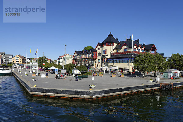 Am Hafen von Vaxholm  Vaxholm Hotel Vaxön  Schäreninseln  Schärengarten  bei Stockholm  Schweden  Europa