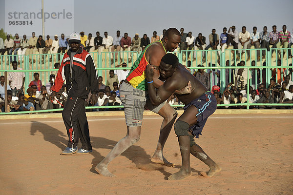 Nuba-Ringen  Nuba-Wrestling  im Stadtteil Haj Yusef  Kharthum  Sudan  Afrika