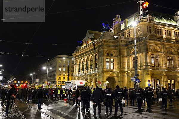 Demonstration gegen PEGIDA am Opernring  Innere Stadt  Wien  Österreich  Europa