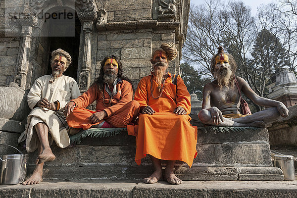 Sadhus  Asketen  heilige Männer  Pashupatinath  Kathmandu  Nepal  Asien
