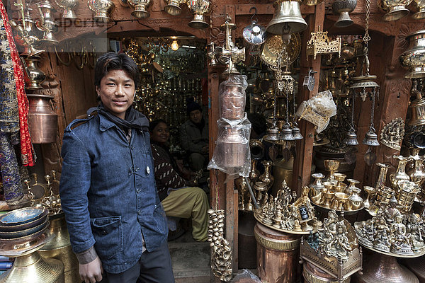 Geschäft mit Messingwaren  Souvenirs  Altstadt  Kathmandu  Nepal  Asien