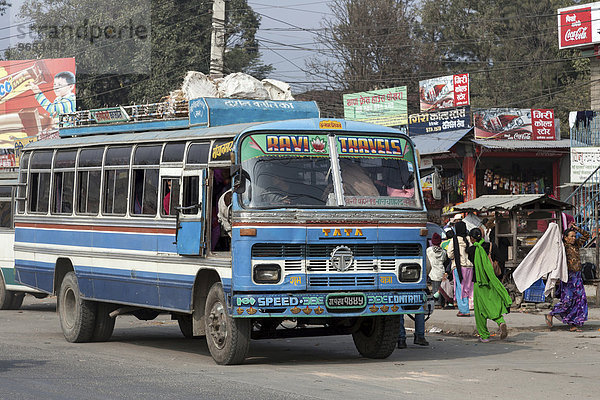 Straßenszene  Bus  Pokhara  Nepal  Asien