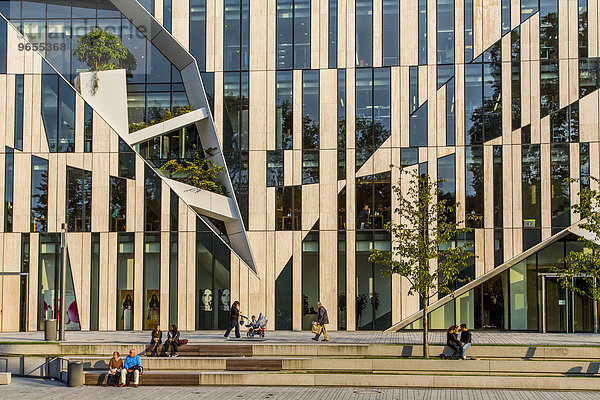 Gebäudekomplex Kö-Bogen mit Büros  Geschäften und Gastronomie  Königsallee  Innenstadt  Düsseldorf  Nordrhein-Westfalen  Deutschland  Europa
