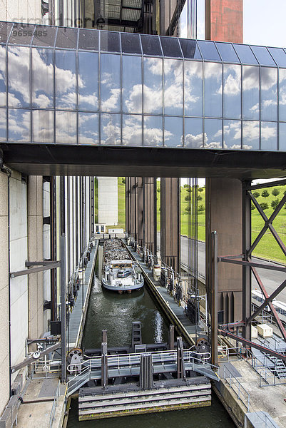 Das Schiffshebewerk von Strepy-Thieu  am Canal du Centre  UNESCO Welterbe  Strépy-Thieu  Hainaut  Belgien  Europa