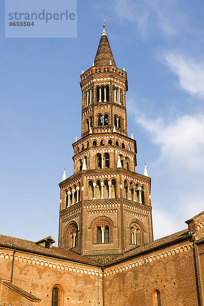 Prachtvoller gotischer Vierungsturm  1347-1349 erbaut  der Basilika  Zisterzienserabtei  Abbazia Chiaravalle Milanese  Rogoredo  Mailand  Lombardei  Italien  Europa