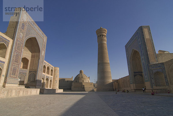 Mir Arab Medressa und Kalon Moschee  Buchara  Usbekistan  Zentralasien  Asien