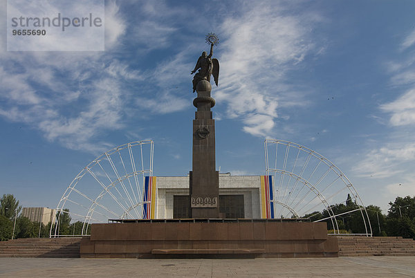 Statue eines Engels am Ala-Too Platz  Bishkek  Kirgisistan  Zentralasien