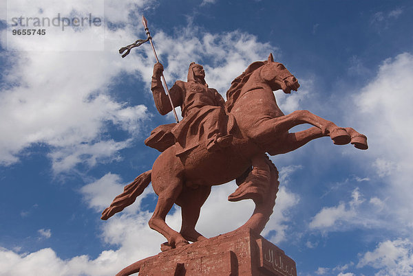 Reiterstatue  zwischen Sary Chelek und Bishkek  Kirgisistan  Zentralasien